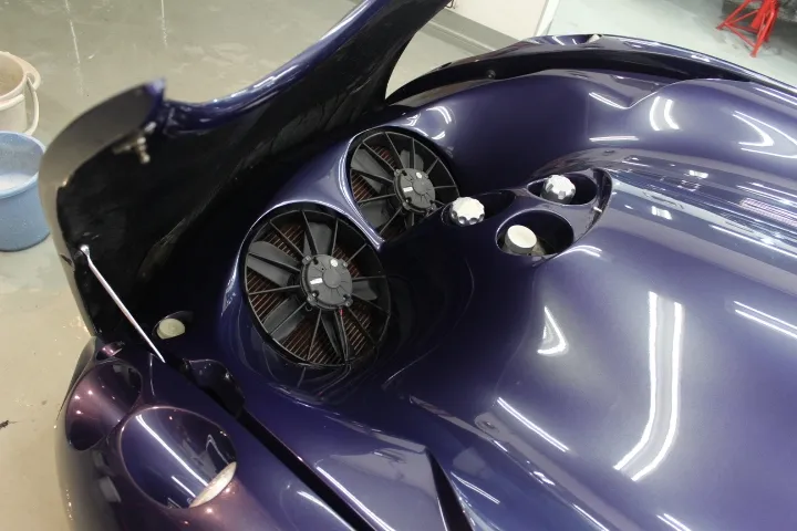 タスカンのボンネット前方ハッチ