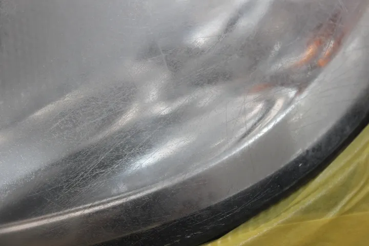 ヘッドライト研磨前