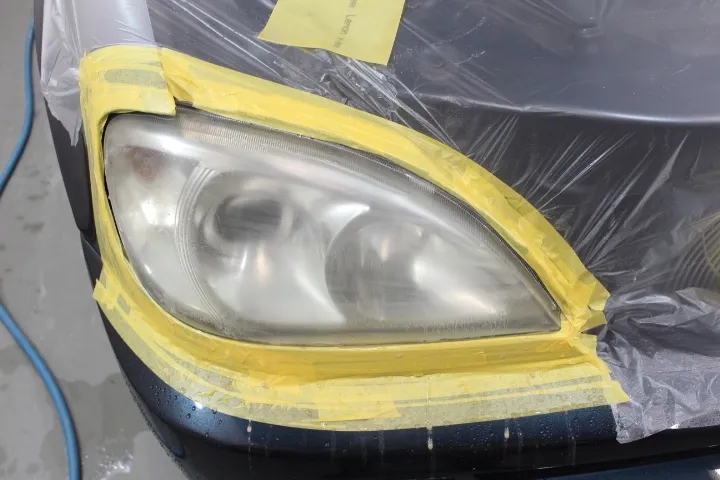 ベンツMクラスのヘッドライト研磨施工