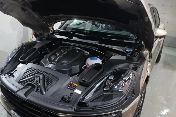 マカンGTSのエンジンルーム