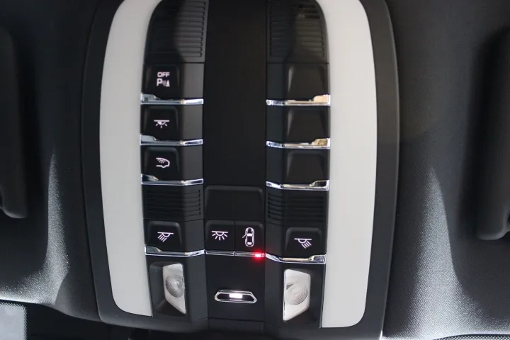 マカンのオーバーヘッドコンソール