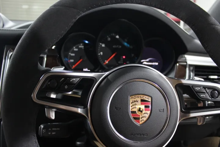 マカンのステアリング