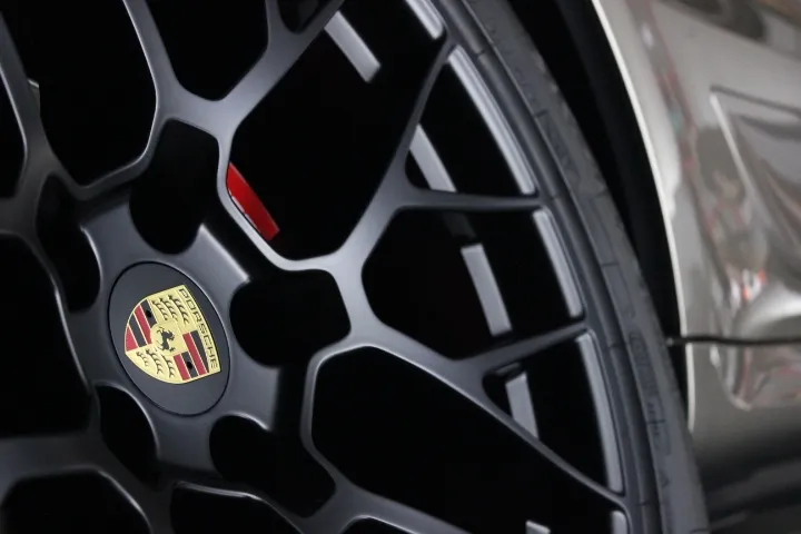 マットブラックのホイールのコーティング施工