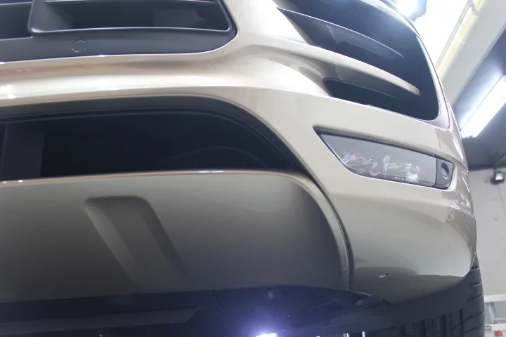 フロントバンパー裏のクリーニング