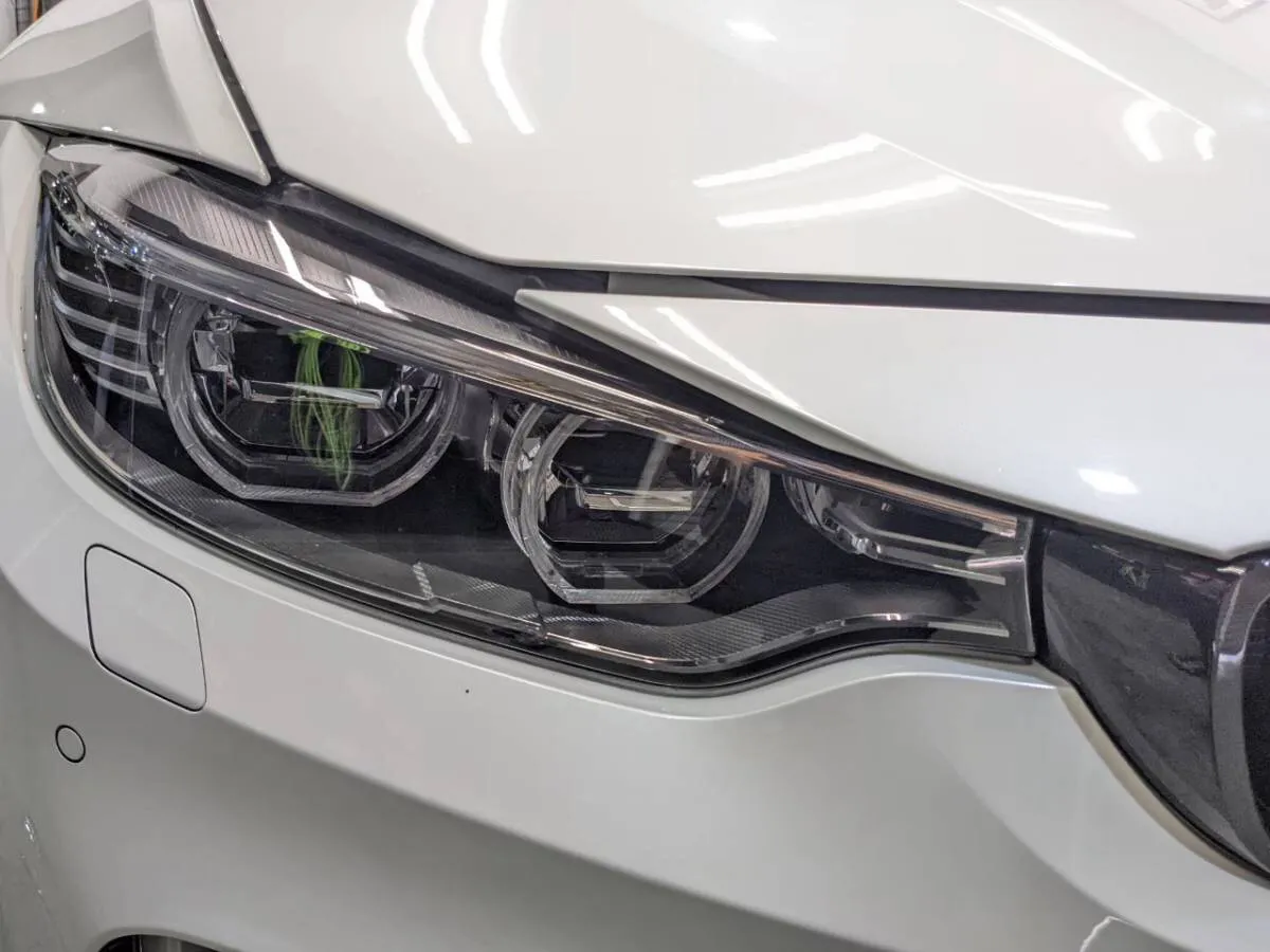 純正感を損なわないライトスモークヘッドライトPPF