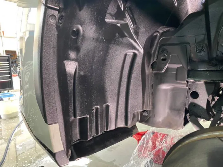 静音スプレー施工ができる東京のカーコーティング専門店