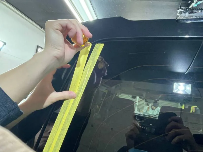 フィルム施工前のマスキングを徹底する東京のPPF施工店