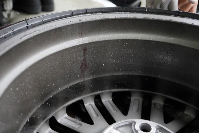 新車なので鉄粉も少ないクラウンの純正ホイール