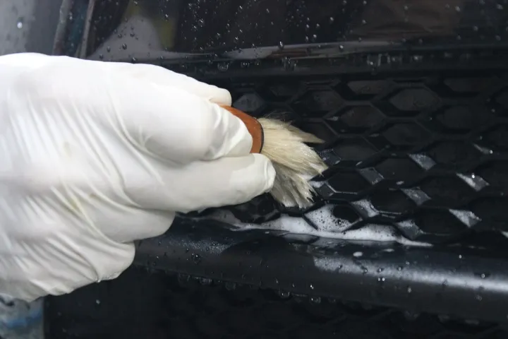 樹脂パーツの酸性ケミカル洗浄