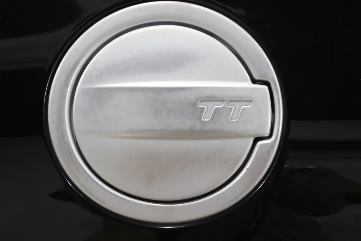 アウディTTクーペの給油口のクリーニング前