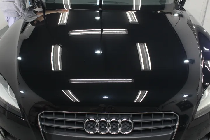 潤いを取り戻したボンネットの様子