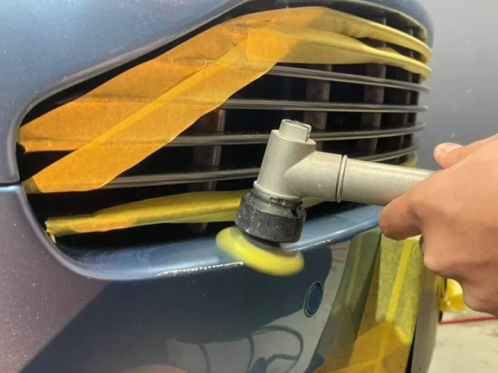 細部の磨きは専用マイクロポリッシャー