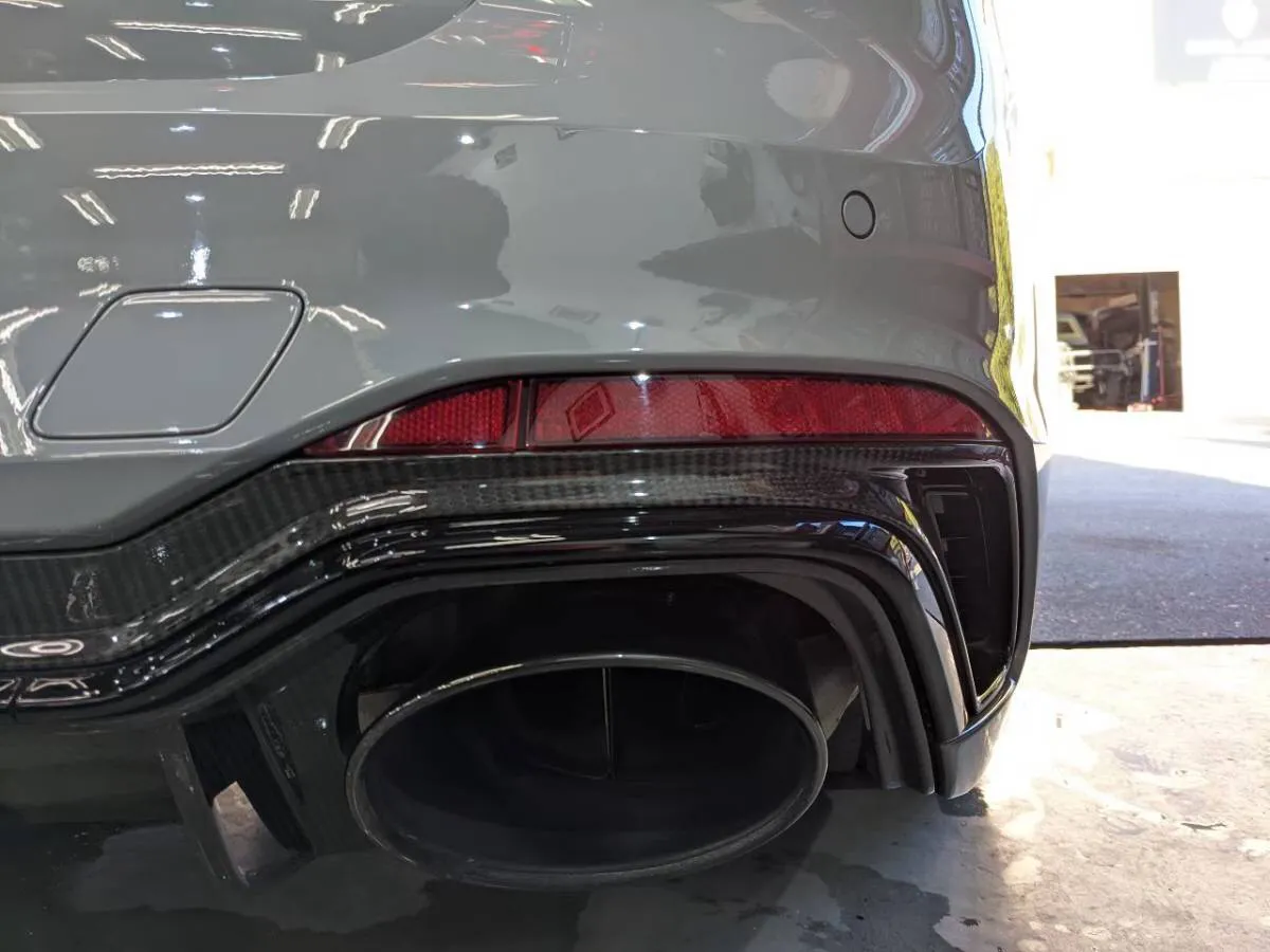 リアマーカーとテールランプのスモークフィルム施工店