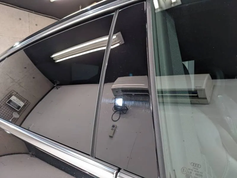 アウディS5の側面