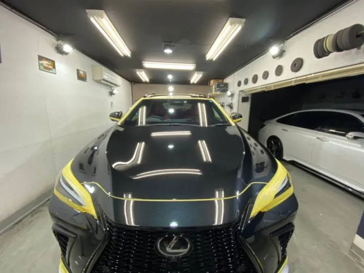 新車NXへ磨きを入れる東京の施工店