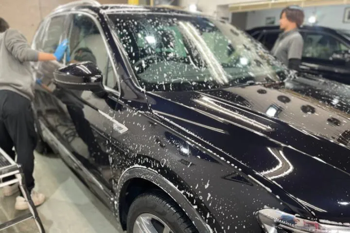 屋内洗車を行う東京のコーティング専門店