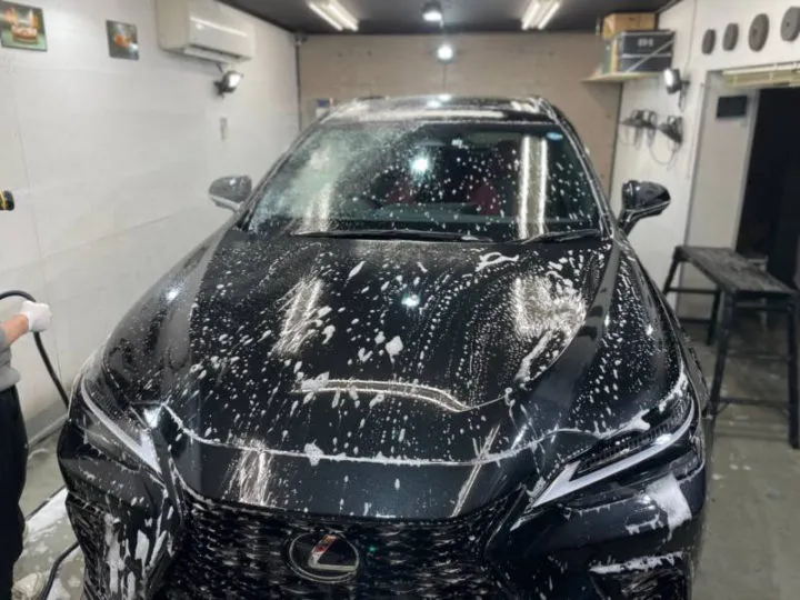 新車レクサスNX350h Fスポーツのカーシャンプー