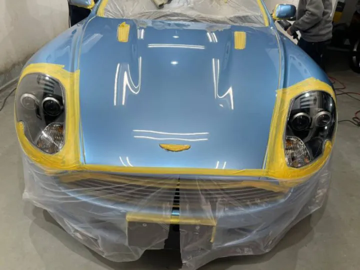 アストンマーチンDB9のヘッドライト磨き