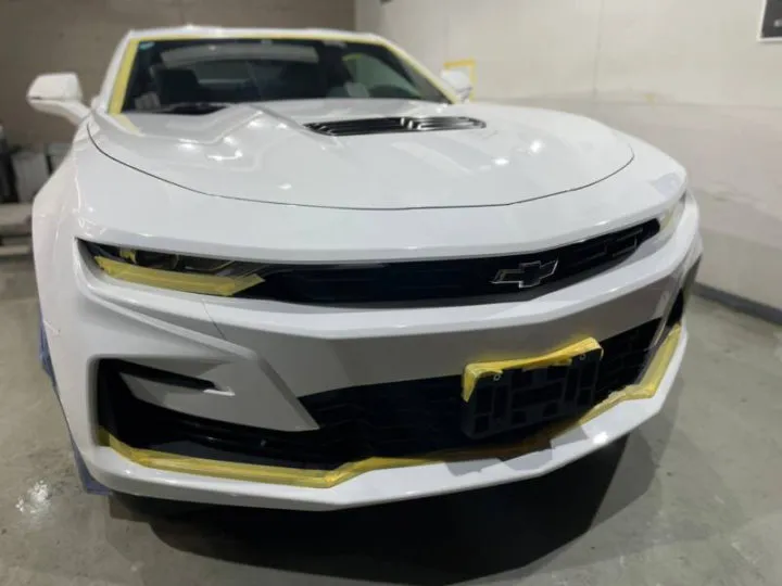 フルマスキングのカマロの磨き