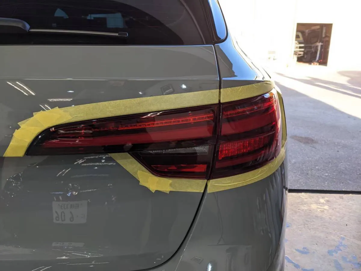 東京のリアマーカースモーク化フィルム施工店