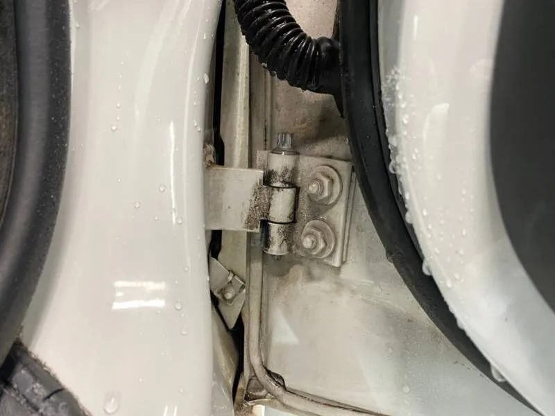 ドアヒンジの専用クリーナー