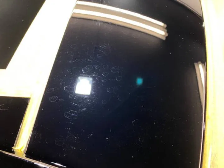 ルーフのブラック塗装部分に付いた水染みやウォータースポット