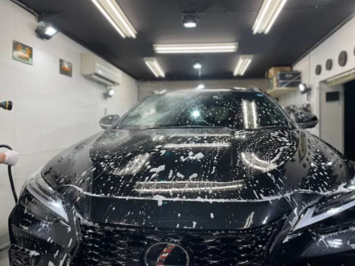 新車レクサスNX350h Fスポーツの洗浄方法