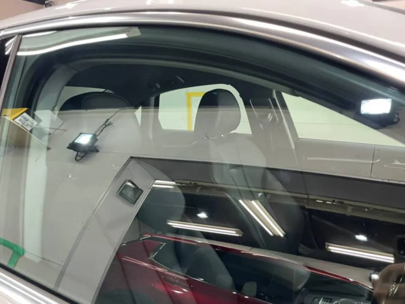 酸化セリウムやアルミナコンパウンドを使用した下地処理の磨きでウロコを除去