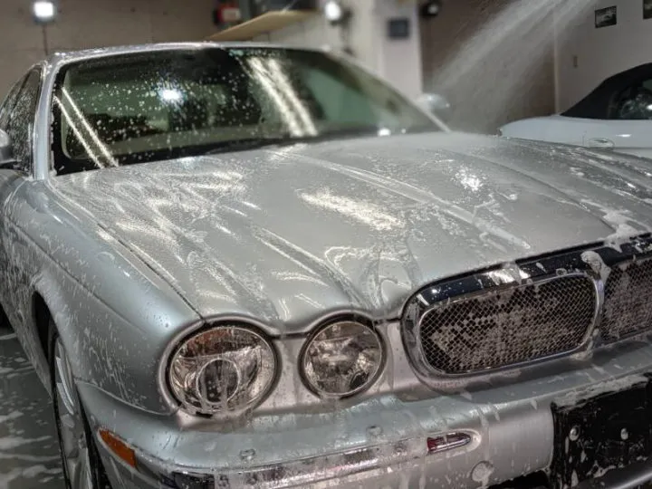 ジャガーXJのボディ専用シャンプーできる東京のコーティング専門店