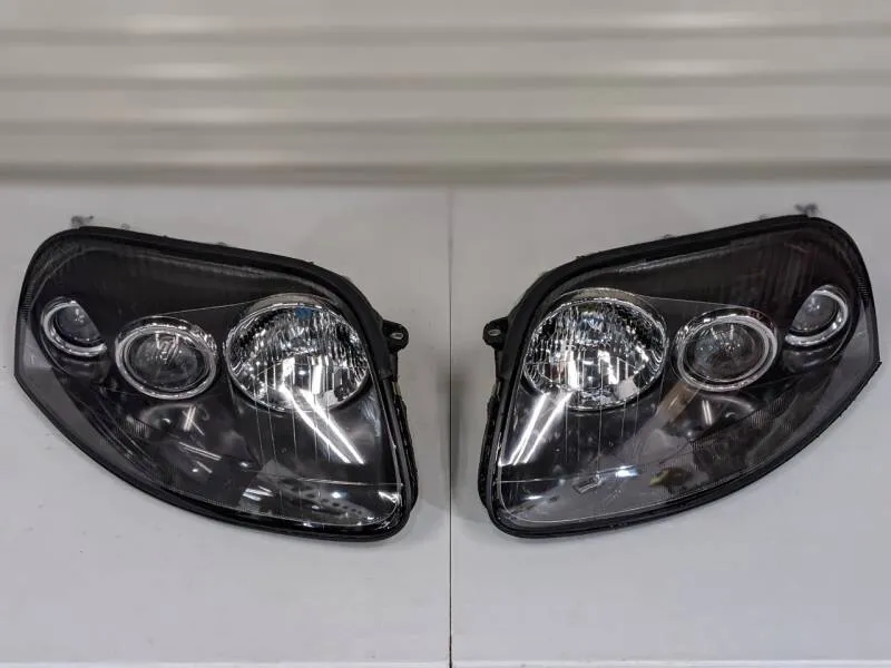 スープラにヘッドライトのプロテクションフィルムが美しく貼れる東京の車磨き専門店