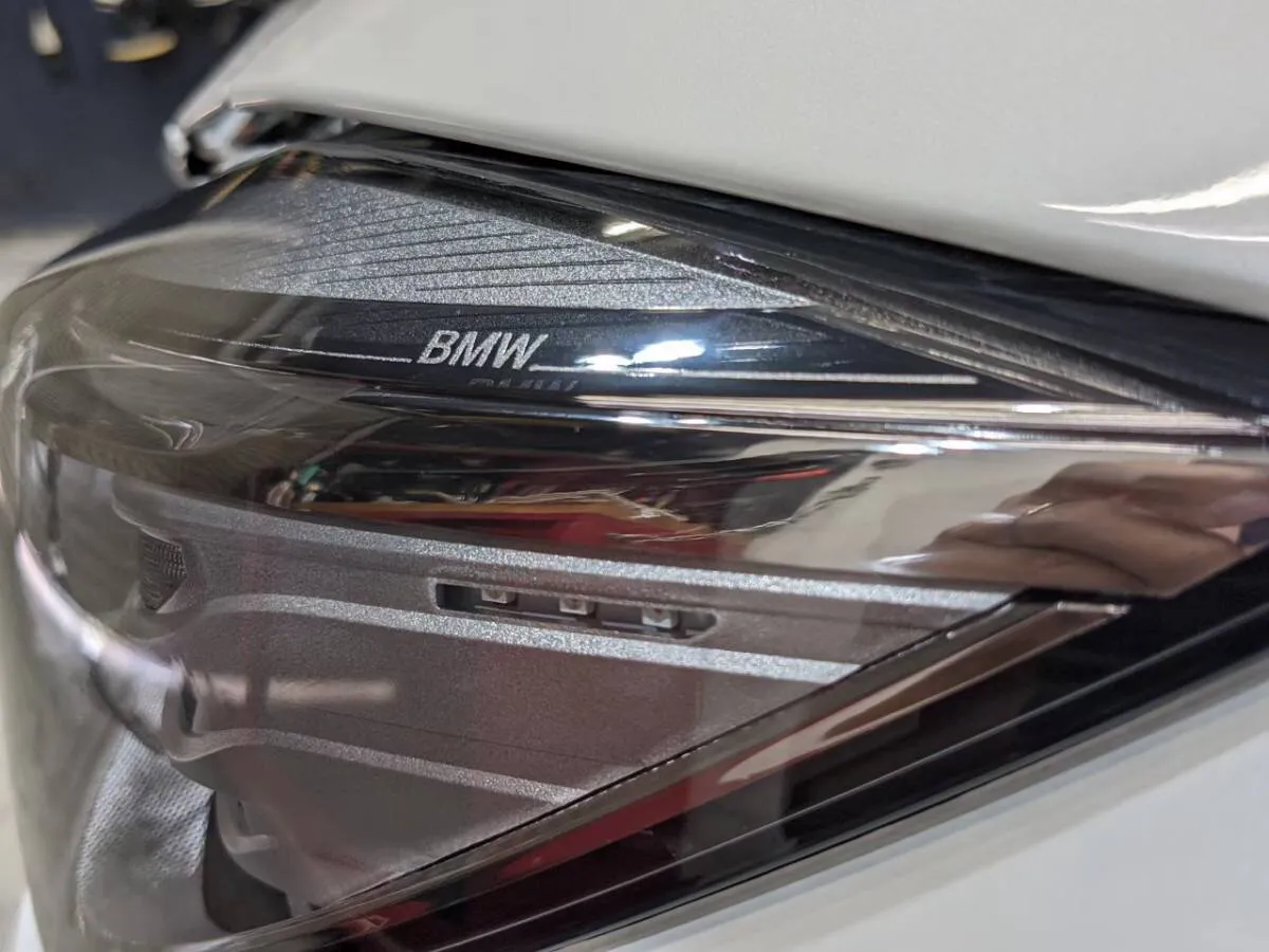 貼ってある事がわからないヘッドライト保護フィルム