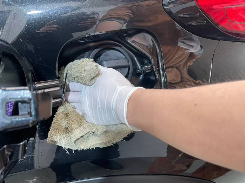 新車CHRの拭き上げ