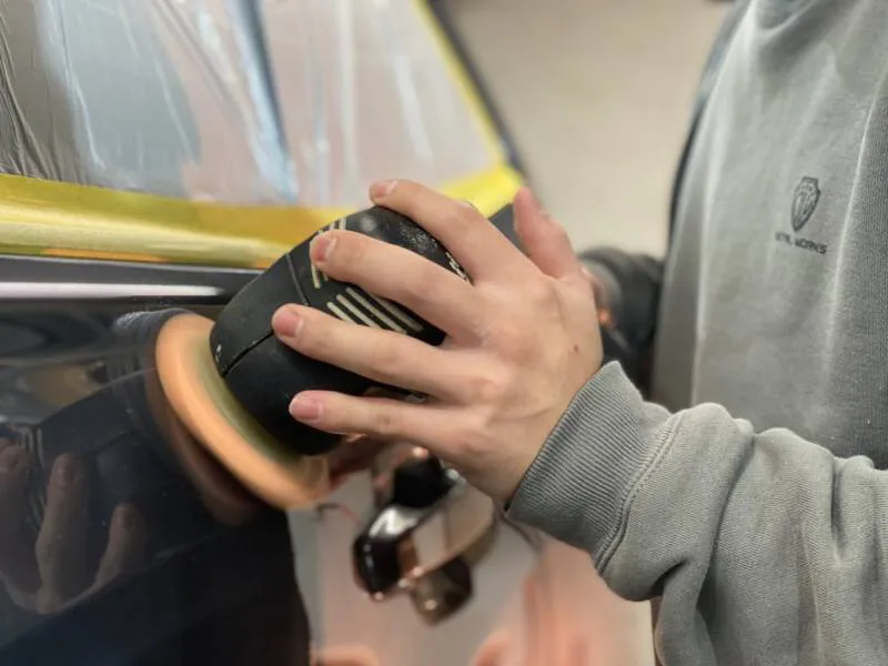 ペンキミストの付着した車の仕上げ方