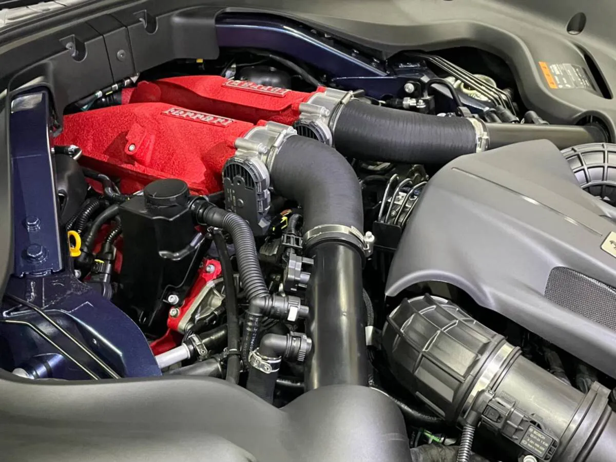 東京のFERRARIローマのエンジンルーム