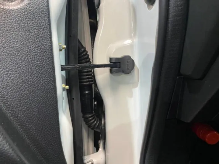 ドアヒンジの洗浄はアルカリ洗剤がおすすめ