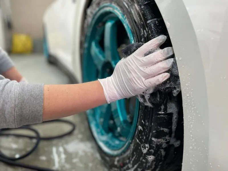 サーキット走行するキレイな35GTR