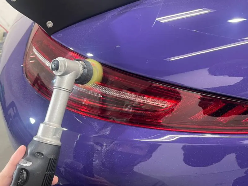 911GT3RSのテールランプの磨き