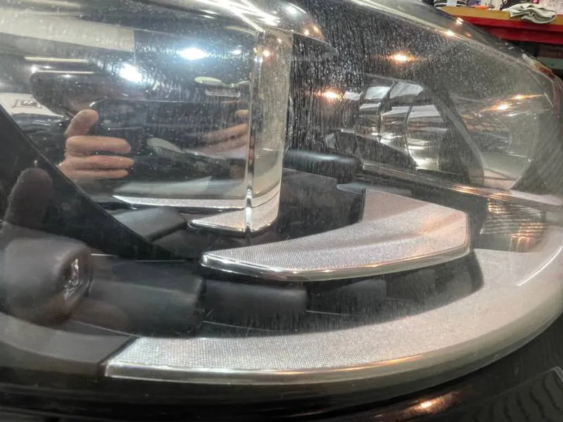 フォルクスワーゲンCCのヘッドライトのヒビ