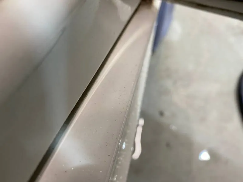 ドア内迄至る鉄粉