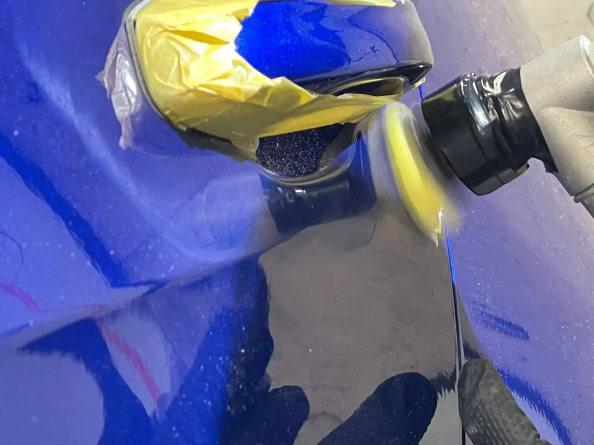 ドアハンドル下の肌の粗さを修正磨き