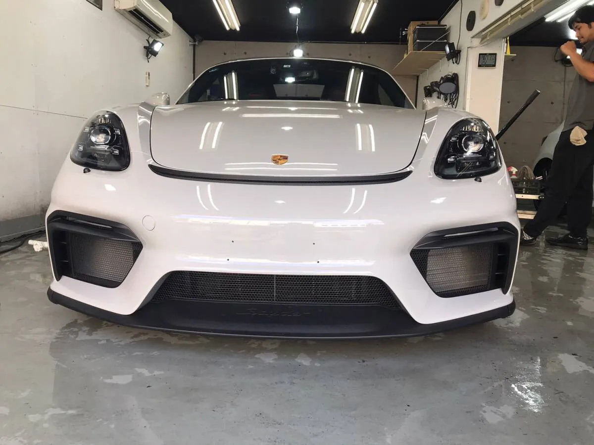 相模原のポルシェ718スパイダーのガラスコーティング