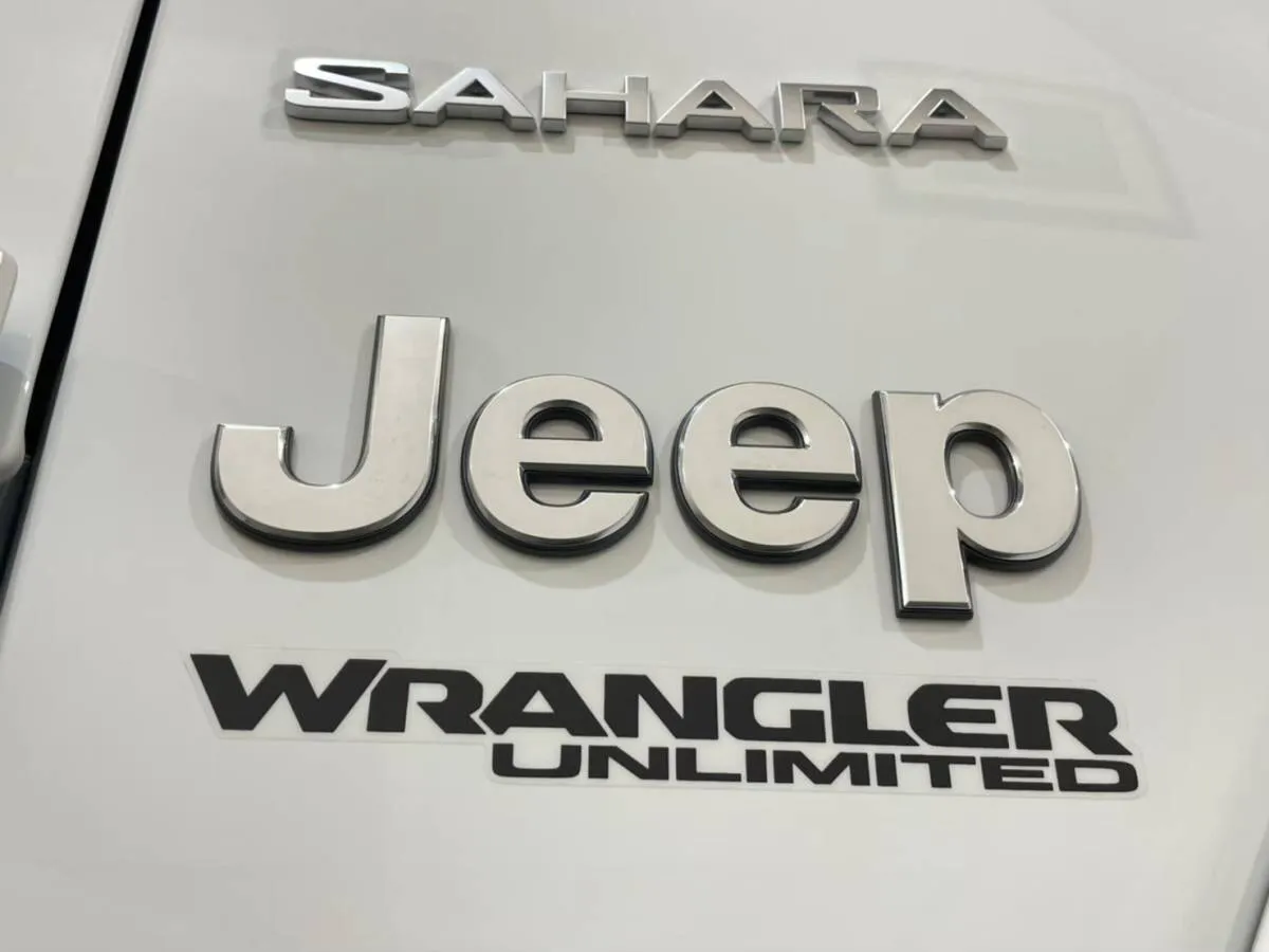 ジープラングラーのエンブレムのクリーニング方法