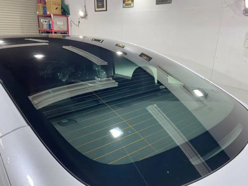 モデル3の窓ガラス全8面の撥水加工