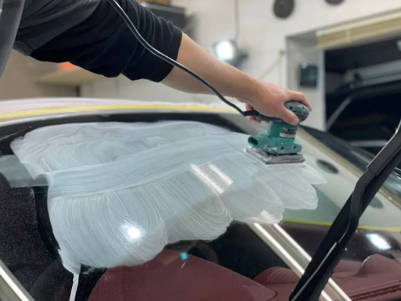 ポルシェ718スパイダーをウインドー撥水加工する