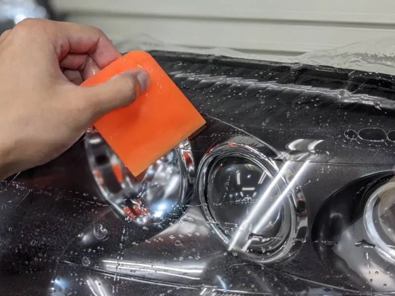 ヘッドライト持ち込みで磨きやコーティングができる東京の車磨き専門店