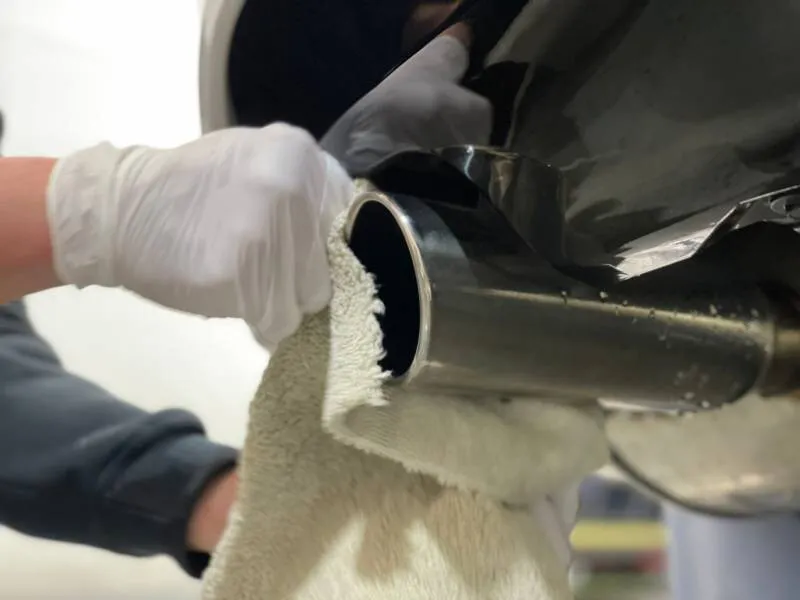 マフラーカッターの汚れ