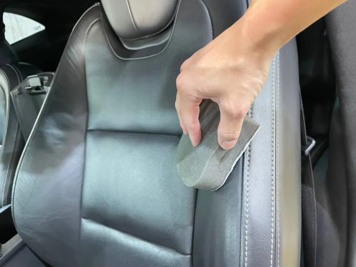 東京の車のインテリアクリーニング費用