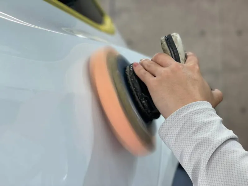 輸入車のスクラッチを丁寧に軽研磨