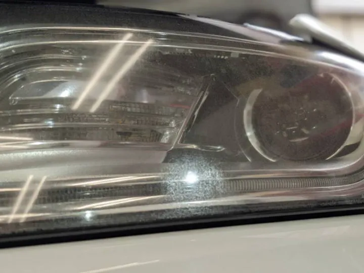 千葉からお越しのアウディQ5のヘッドライト磨きとPPF
