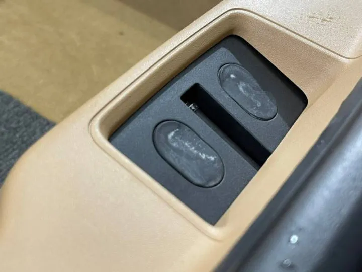 リアハッチのゴム部分の汚れ防止方法